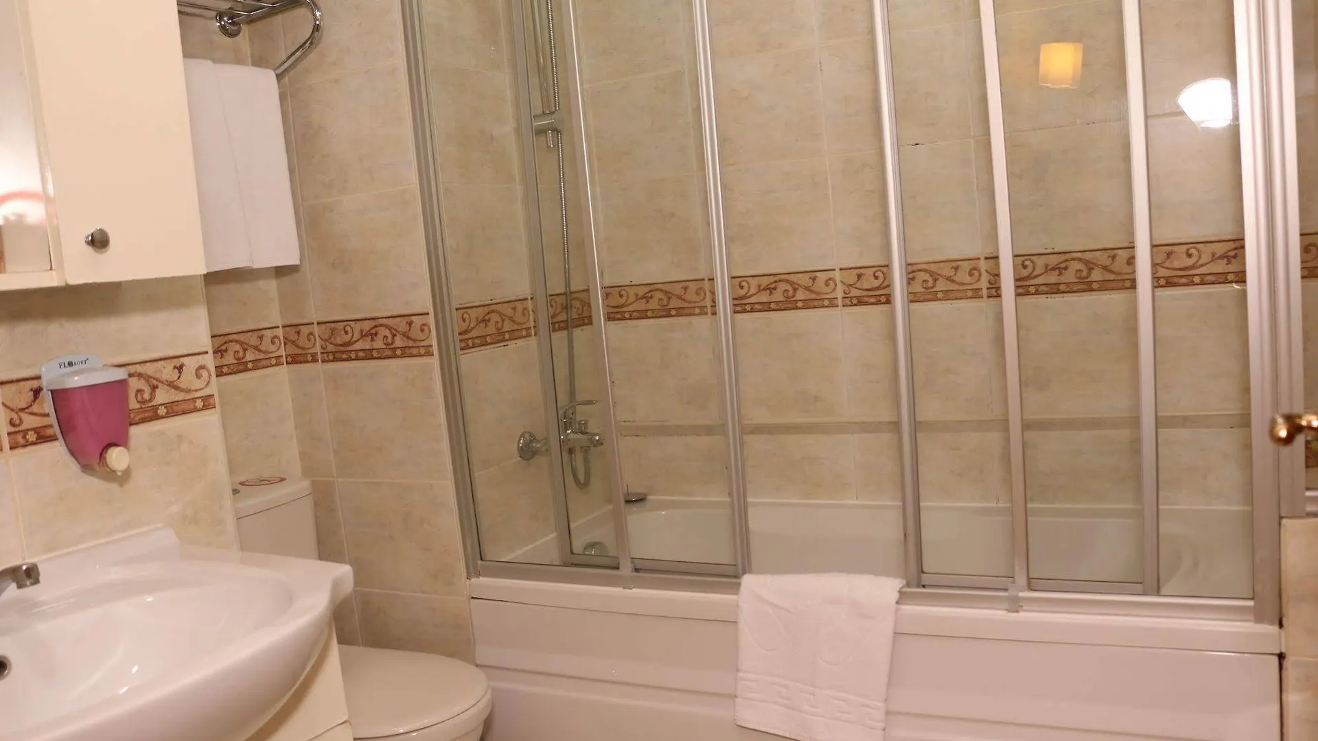 Ilkay Hotel Стамбул